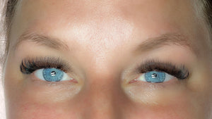 After Close Up van blauwe ogen voor volume wimperextensions D krul