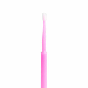 Roze microbrush applicator voor wimperextensions.