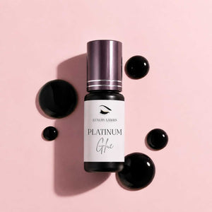 Platinum Glue Krachtige Wimperextensions Lijm Roze Achtergrond met lijmdruppels